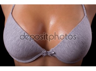 Фотообои «Грудь  на черном фоне 2» - фото (1)