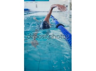Фотообои «Fit пловец делает ход передней» - фото (1)