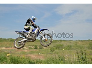 Фотообои «MX Райдер, сидя на мотоцикле в воздухе» - фото (1)