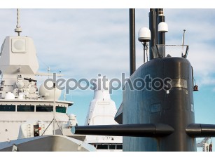 Фотообои «Военно-морской флот. Подводные лодки и корабли с оружием.» - фото (1)