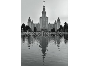 Фотообои «Moscow State University with reflection in water» - фото (1)