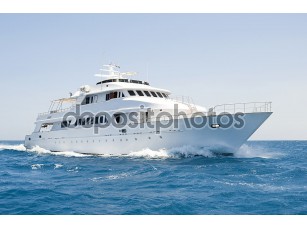 Фотообои «Большой моторная яхта в настоящее время на море» - фото (1)