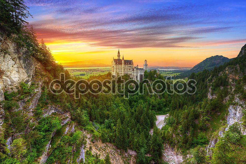 Фотообои «Neuschwanstein Castle in the Bavarian Alps at sunset» - фото (1)