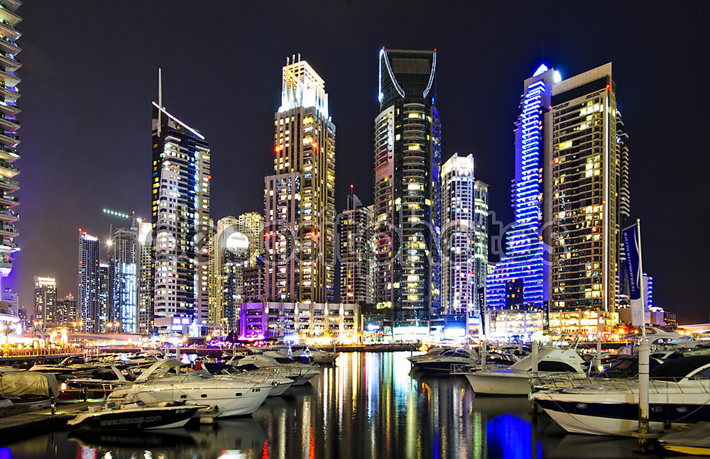 Фотообои «Дубай, ОАЭ -march 10: вид современных небоскребов в Дубай Марина на 10 марта 2013 в Дубае, ОАЭ. Dubai Marina - искусственный канал город, резные вдоль 3-километровый участок Персидского залива береговой линии.» - фото (1)